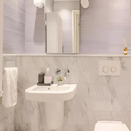 190m2 Modern Mansion In Central 헬싱키