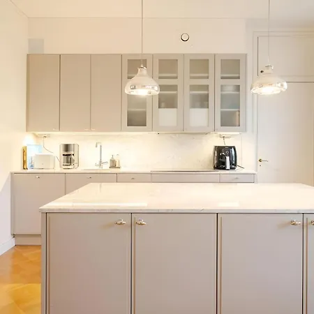 190m2 Modern Mansion In Central 헬싱키